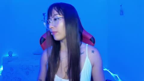 sweet_coral_ online show from April 16, 8:25 am