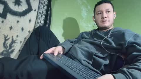 Snapshot of sweet_guy36 chatting on October 22, 2:04 am sweet_guy36 online show from October 22, 2:04 am