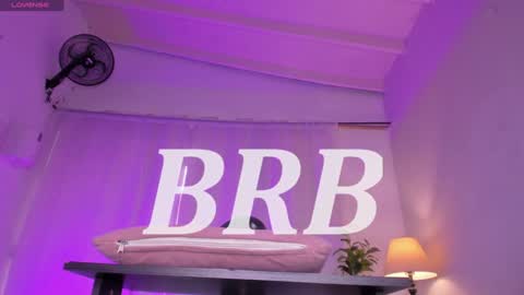 Snapshot of sweet_kahia chatting on December 27, 2:22 pm Diana online show from December 27, 2:22 pm