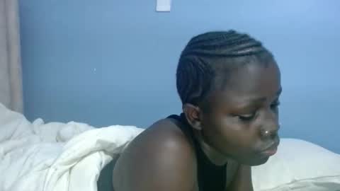 sweet_melodiyy online show from November 10, 5:32 am