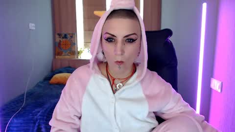 sweet_n_strong online show from April 18, 11:23 am