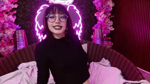 Roxanee online show from December 15, 5:03 am