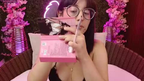 Roxanee online show from February 25, 1:25 pm