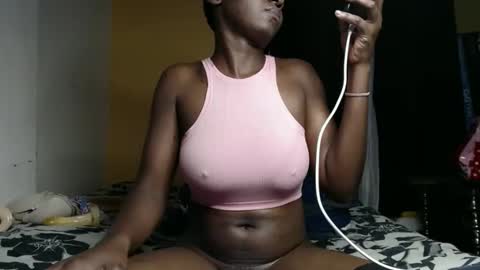 ellanah Tracie online show from January 21, 1:21 pm