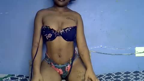 sweet_smally online show from June 3, 10:37 pm