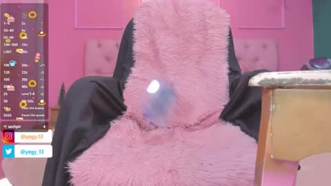 Yeileen online show from November 29, 7:10 pm