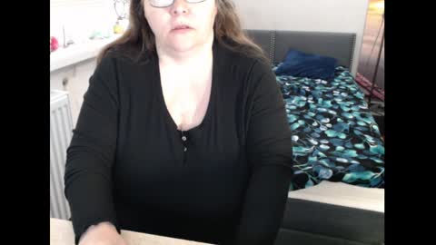 Sweetboobs85h online show from April 11, 8:40 am