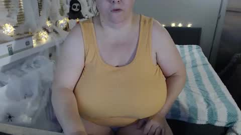 Sweetboobs85h online show from October 30, 9:04 pm