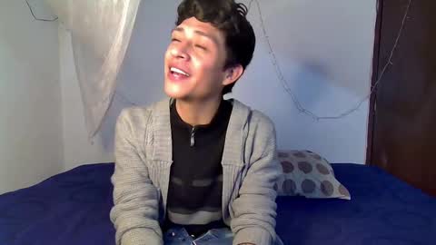 Snapshot of sweetc4meron chatting on February 15, 6:33 am Cameron Alejandro online show from February 15, 6:33 am