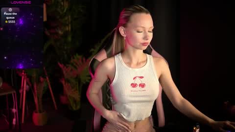 Lina online show from April 3, 5:31 pm