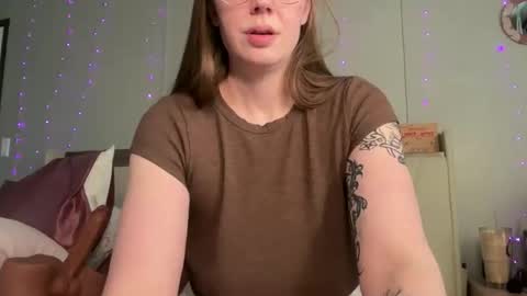 Delilah Samson online show from April 1, 11:23 pm