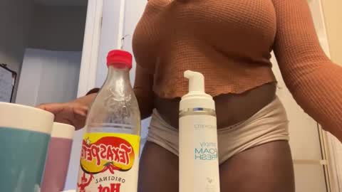 sweetgirllei online show from February 2, 6:10 pm