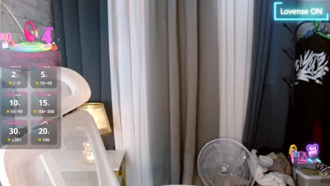 sweetiefox1 online show from April 4, 1:45 am