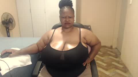 sweetnoziexxx online show from February 19, 5:50 am