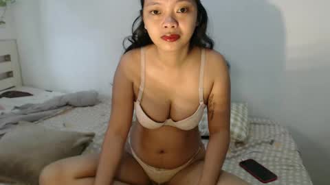 Snapshot of sweetpetitedates chatting on December 29, 3:33 am Agathababes online show from December 29, 3:33 am