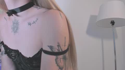  Alice Woolridge  online show from November 13, 9:45 am