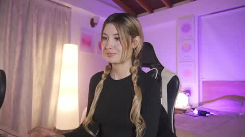 Cat independent model  online show from April 29, 12:15 am