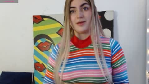 Snapshot of sweett_minionn chatting on January 6, 2:58 pm IG  valeen mo Vale   My schedule  Monday to Friday900 am - 300 pm  online show from January 6, 2:58 pm