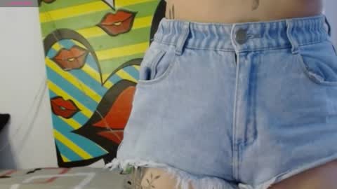 Snapshot of sweett_minionn chatting on December 12, 3:48 pm IG  valeen mo Vale   My schedule  Monday to Friday900 am - 300 pm  online show from December 12, 3:48 pm