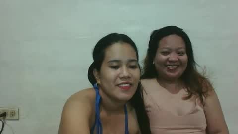 mia and luna online show from February 11, 12:04 pm