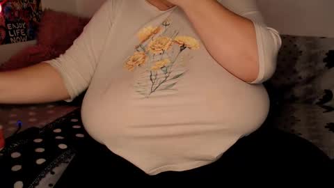 Maya online show from November 21, 8:40 pm