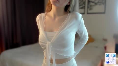 Snapshot of sweety_xis chatting on October 22, 8:10 pm Bella . online show from October 22, 8:10 pm