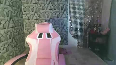 sydnyxox1 online show from June 3, 7:00 am