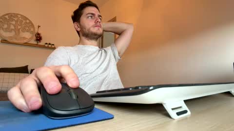 syl092 online show from January 13, 9:50 am