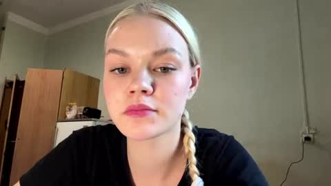 Mia online show from July 20, 1:13 pm