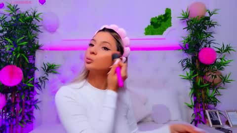 Snapshot of taahiraarabian chatting on September 17, 12:19 pm Arianna online show from September 17, 12:19 pm