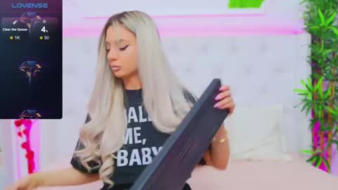 Snapshot of taahiraarabian chatting on February 13, 2:52 pm Arianna online show from February 13, 2:52 pm