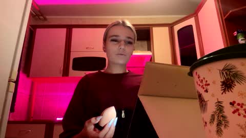 Mia online show from February 18, 6:19 pm