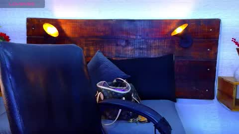    online show from December 18, 11:49 am