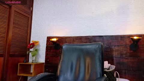    online show from October 8, 11:05 am