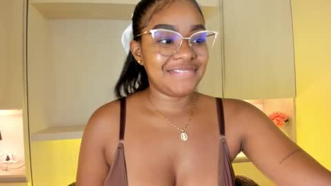 Tami online show from November 24, 8:18 pm