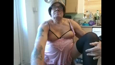 Snapshot of tanya_sissie_somerset chatting on January 11, 11:45 am tanya_sissie_somerset online show from January 11, 11:45 am