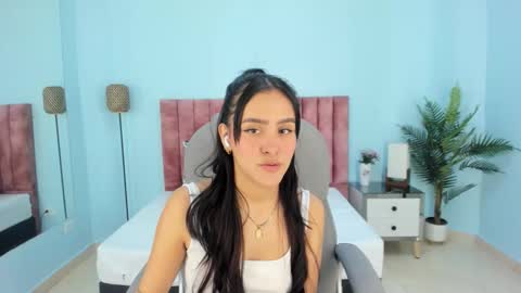 Tati Saldarriaga online show from February 7, 2:42 pm