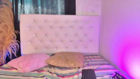 tatix online show from April 14, 8:01 pm