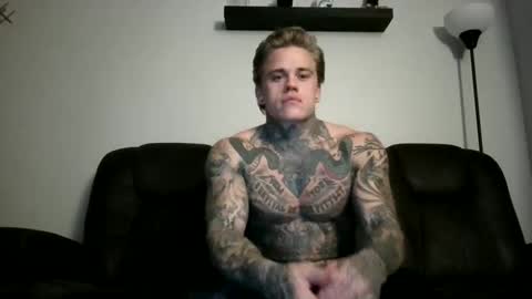 Snapshot of tatteddaddy9000 chatting on October 1, 5:28 am D-Man online show from October 1, 5:28 am