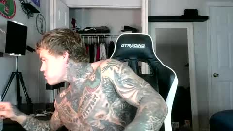 Snapshot of tatteddaddy9000 chatting on October 6, 1:23 am D-Man online show from October 6, 1:23 am
