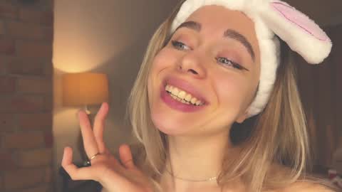 Snapshot of tatti_1 chatting on December 6, 6:53 am Tata online show from December 6, 6:53 am