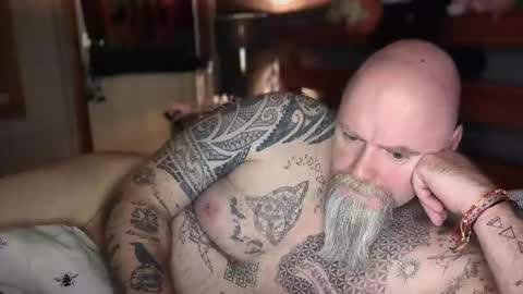 Tattooeddilf 01 online show from December 15, 3:02 am