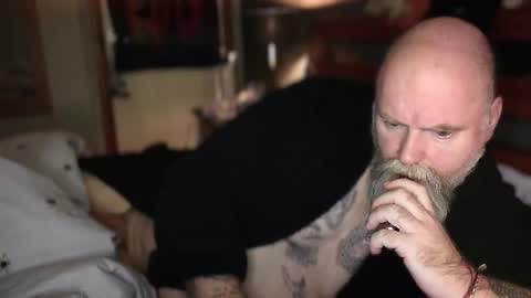 Tattooeddilf 01 online show from December 3, 3:07 am