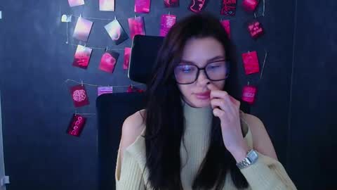 Taya online show from December 3, 12:28 pm