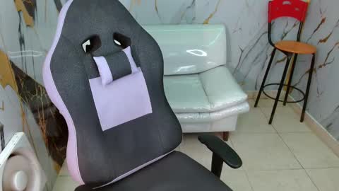 Taylor online show from March 30, 2:44 am