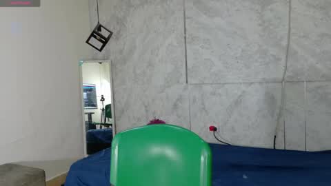 taylor_gil0 online show from April 16, 12:49 pm