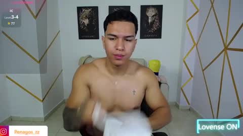 Snapshot of taylor_johnn chatting on February 7, 3:52 pm Penagos zz    online show from February 7, 3:52 pm