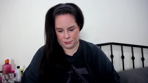 Taylor Michaels online show from December 18, 2:29 am