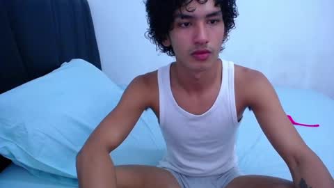 Snapshot of tayronx33 chatting on January 27, 11:43 pm Tayron online show from January 27, 11:43 pm