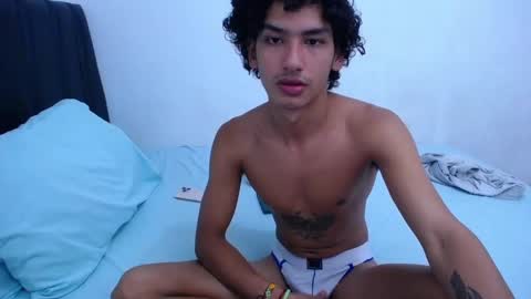 Snapshot of tayronx33 chatting on January 28, 9:40 pm Tayron online show from January 28, 9:40 pm